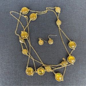 GREAT TO BUNDLE AND SAVE!  Amber and gold tone necklace and earrings bundle
